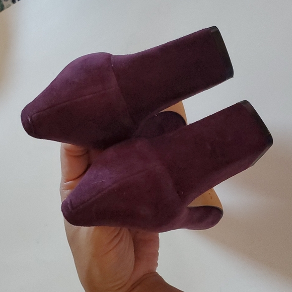 Marc Fisher LTD Suede Block Heel Pump - Picture 3 of 4